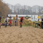 Lucinda Brand, Annemarie Worst et Ceylin Del Carmen Alvarado dans le bac à sable