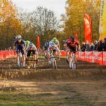 Peloton dans les bosses - Cyclo-cross de Louvain 2020 - Alain Vandepontseele