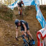 Toon Aerts dans la descente - Cyclo-cross de Louvain 2020 - Alain Vandepontseele