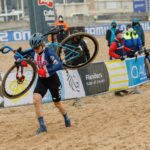 Katie Compton à pied - Championnats du monde cyclo-cross 2021 - Alain Vandepontseele