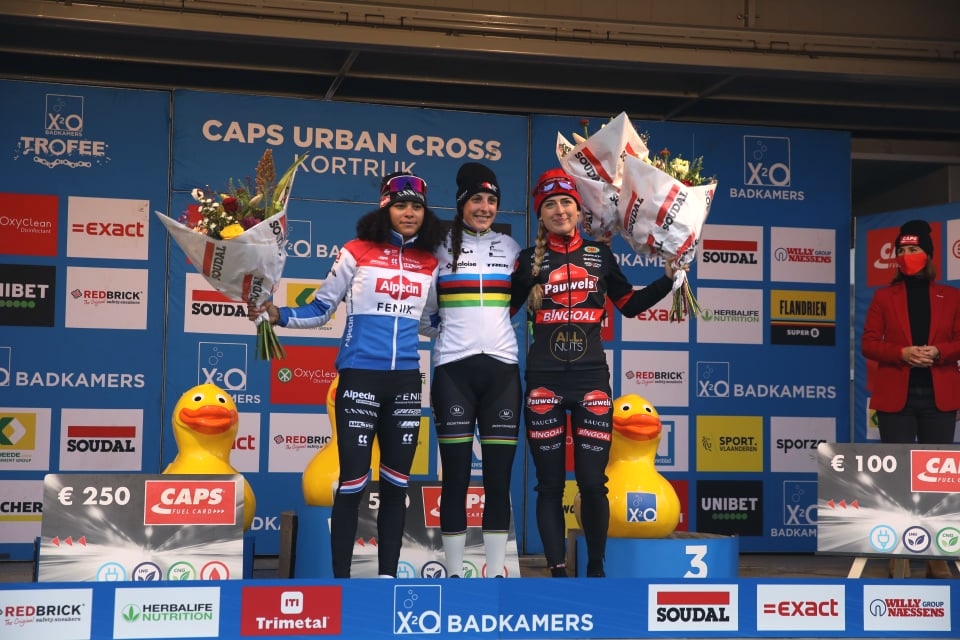 Podium Ceylin Alvarado Lucinda Brand Denise Betsema - Cyclo-cross de Courtrai 2021 - Alain Vandepontseele