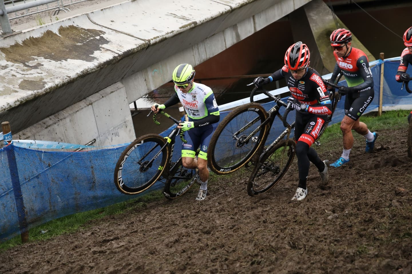 Poursuite Eli Iserbyt Corné van Kessel - Cyclo-cross de Courtrai 2021 - Alain Vandepontseele