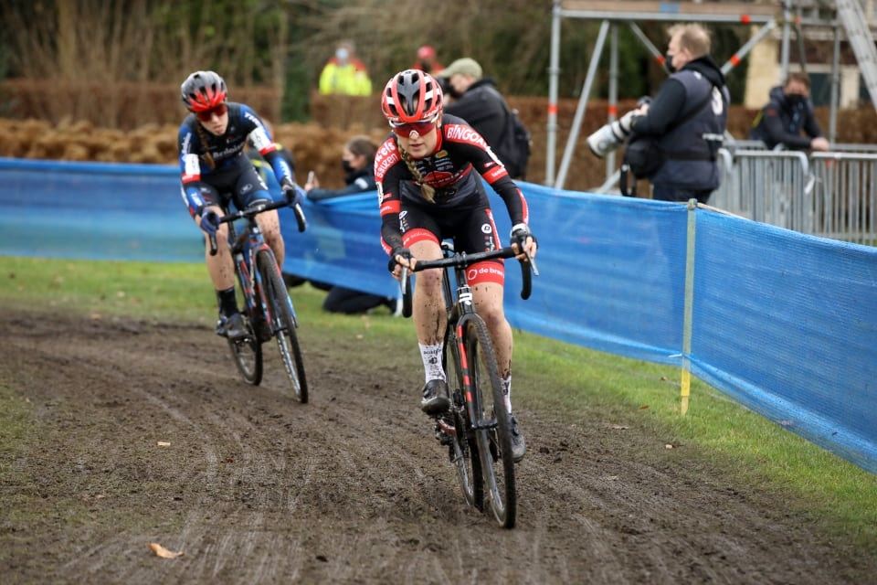 Denise Betsema Shirin van Anrooij Poursuite - Cyclo-cross de Loenhout 2021 - Alain Vandepontseele
