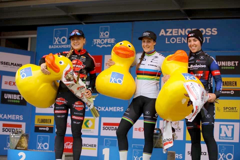 Podium Canards Denise Betsema Lucinda Brand Shirin van Anrooij - Cyclo-cross de Loenhout 2021 - Alain Vandepontseele