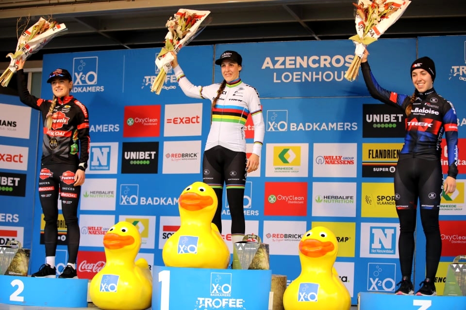Podium Denise Betsema Lucinda Brand Shirin van Anrooij - Cyclo-cross de Loenhout 2021 - Alain Vandepontseele