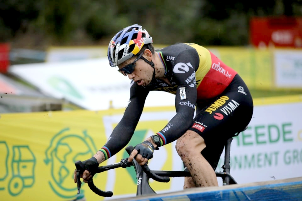 Wout van Aert Attaque - Cyclo-cross de Loenhout 2021 - Alain Vandepontseele