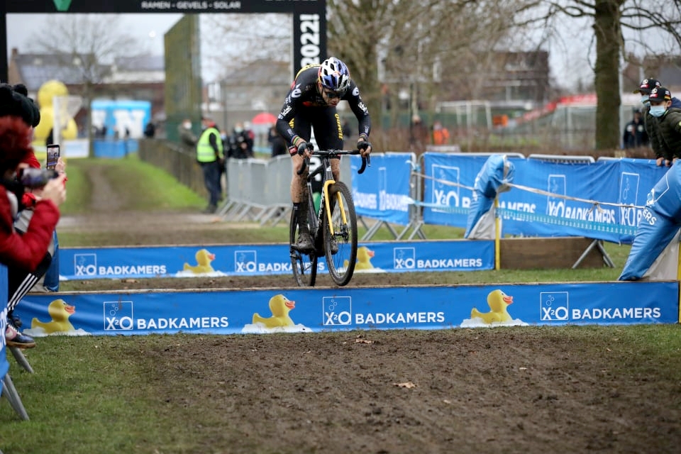 Wout van Aert Planches - Cyclo-cross de Loenhout 2021 - Alain Vandepontseele
