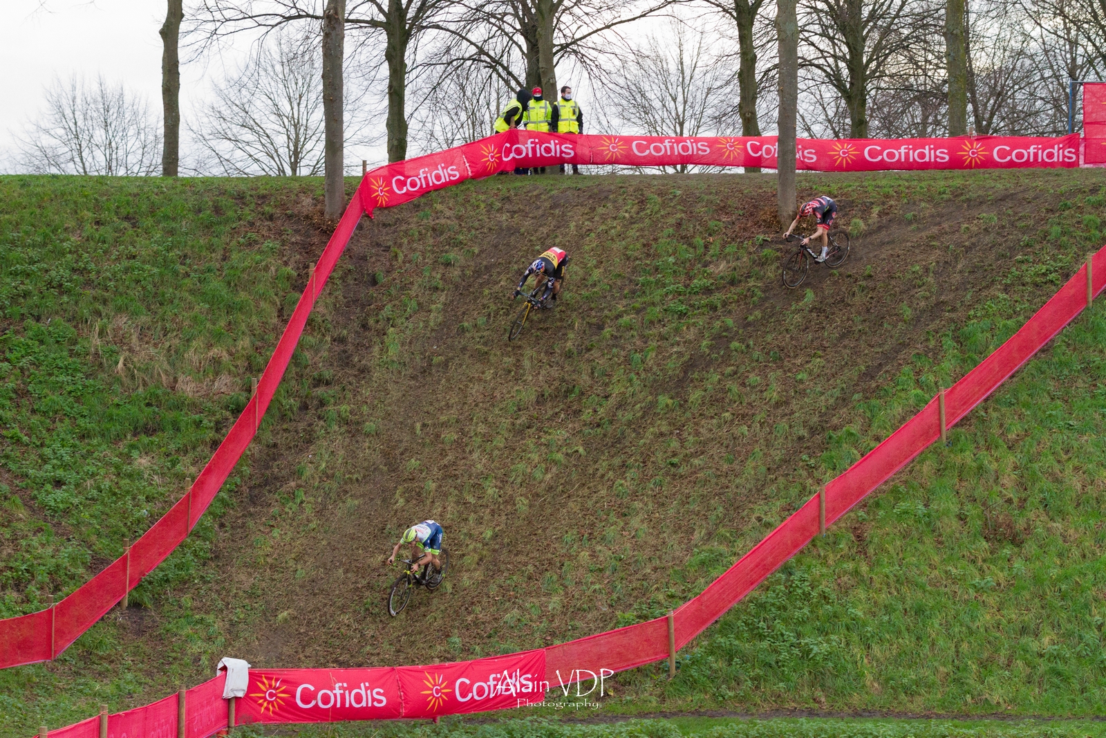 Descente Quinten Hermans Wout van Aert Michael Vanthourenhout - Cyclo-cross de Hulst 2022 - Alain Vandepontseele