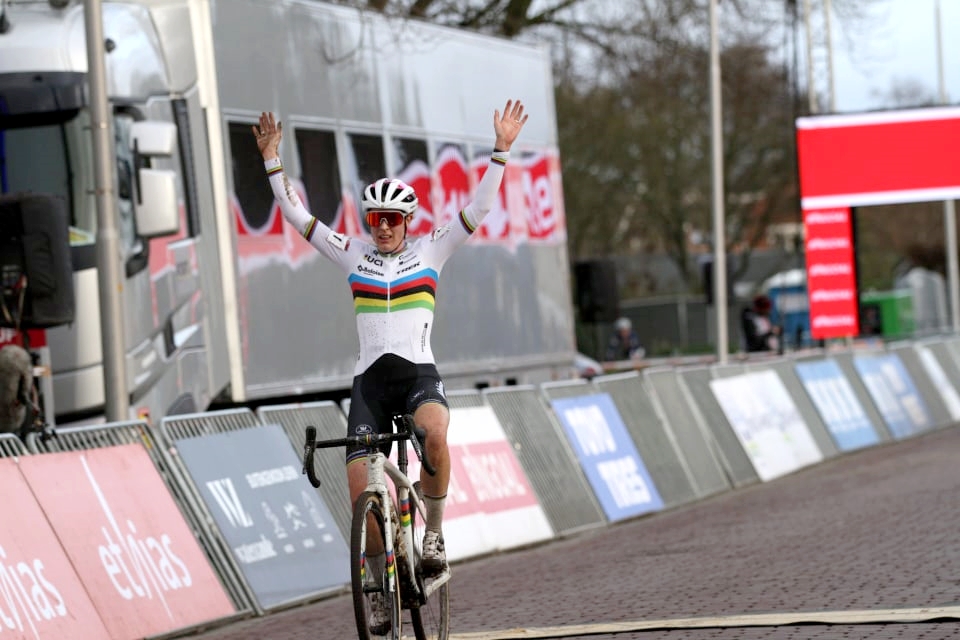 Lucinda Brand Vainqueur - Cyclo-cross de Hulst 2022 - Alain Vandepontseele