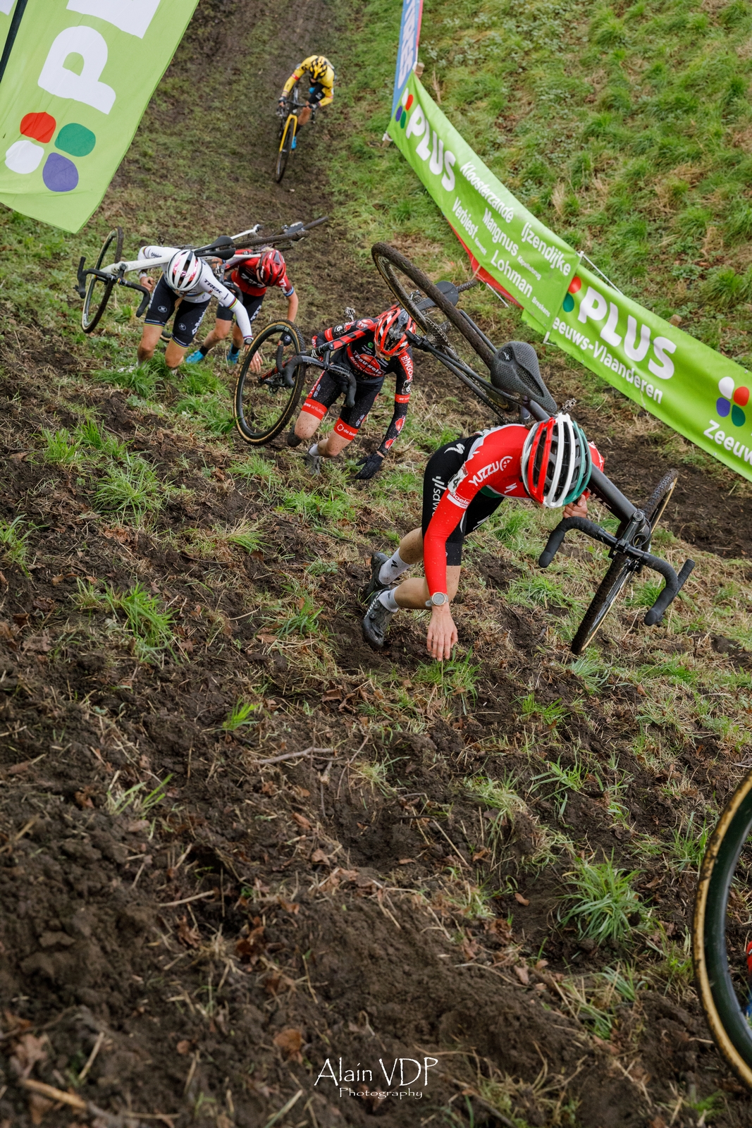 Montée Femmes 2 - Cyclo-cross de Hulst 2022 - Alain Vandepontseele