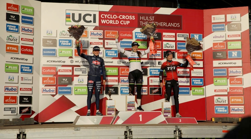 Podium Puck Pieterse Lucinda Brand Annemarie Worst - Cyclo-cross de Hulst 2022 - Alain Vandepontseele