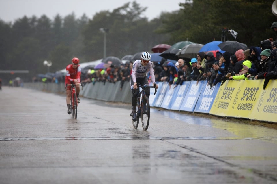 Arrivée Lucinda Brand Marion Norbert-Riberolle - Cyclo-cross d'Oostmalle 2022 - Alain Vandepontseele
