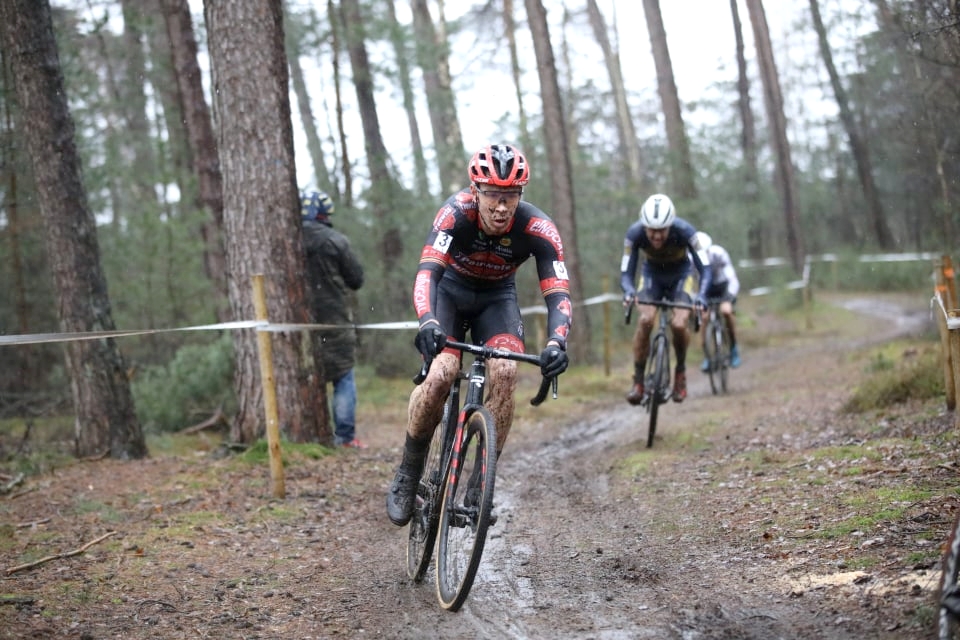 Attaque Laurens Sweeck - Cyclo-cross d'Oostmalle 2022 - Alain Vandepontseele
