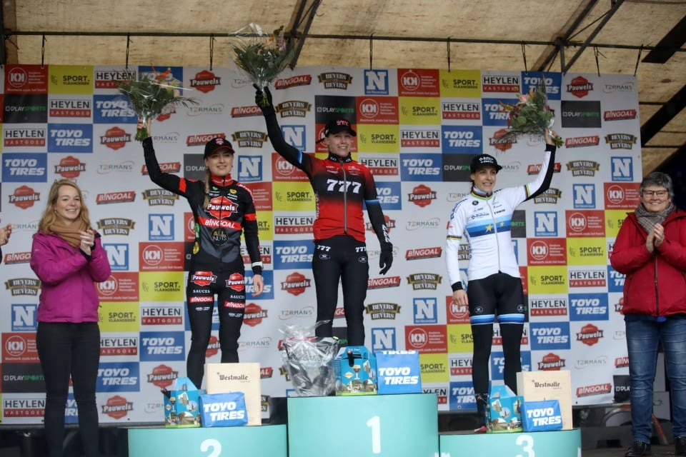 Podium Denise Betsema Annemarie Worst Lucinda Brand - Cyclo-cross d'Oostmalle 2022 - Alain Vandepontseele