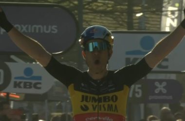Wout van Aert - Vainqueur Circuit Het Nieuwsblad Hommes 2022 - Capture Eurosport .jpg