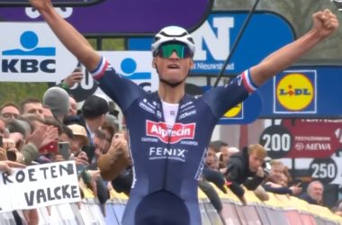 Mathieu Van der Poel - Vainqueur A Travers la Flandre Hommes 2022 - Capture Eurosport