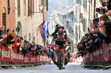 Tadej Pogacar Via Santa Caterina Strade Bianche Hommes 2022 - RCS Sport La Presse.jpg