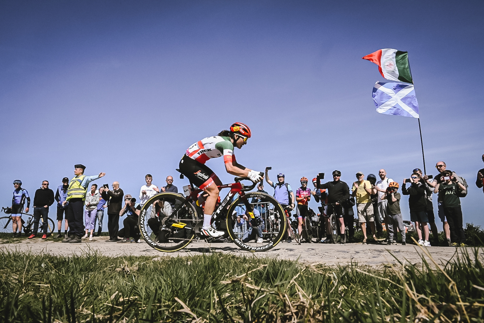 Elisa Longo Borghini - Attaque en solitaire Paris-Roubaix Femmes 2022 - ASO Pauline Ballet
