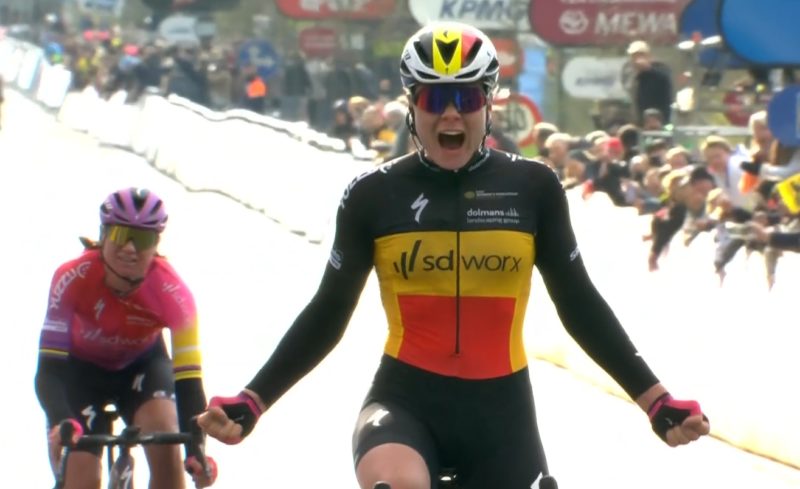 Lotte Kopecky Vainqueure Tour des Flandres Femmes 2022 - Capture Eurosport