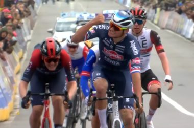 Mathieu Van der Poel Vainqueur Tour des Flandres Hommes 2022 - Capture Eurosport