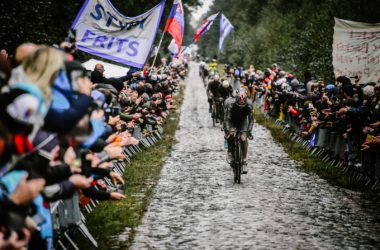 Paris-Roubaix 2021 Trouée d'Arenberg Peloton - ASO Pauline Ballet