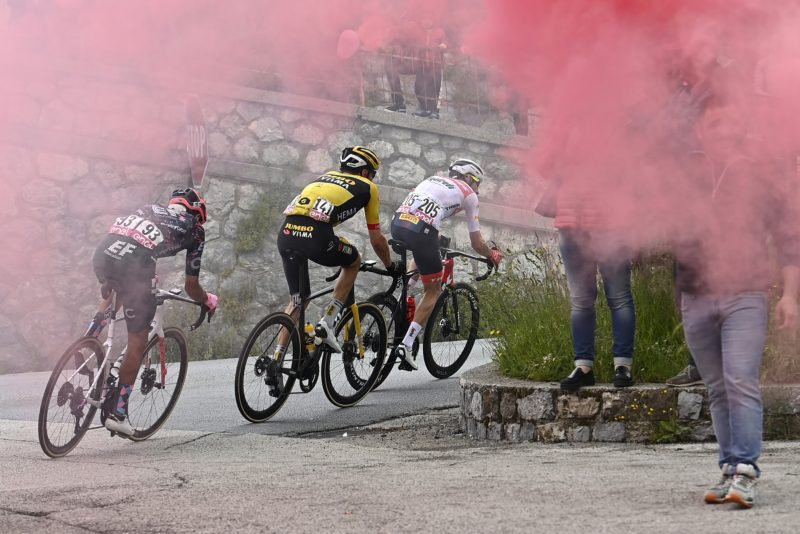 Attaque Bauke Mollema Tom DUmoulin Diego Camargo - 7e étape Tour d'Italie Giro 2022 - RCS Sport La Presse Fabio Ferrari