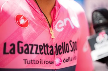 Maillot rose Détails - Tour d'Italie Giro 2021 - RCS Sport La Presse