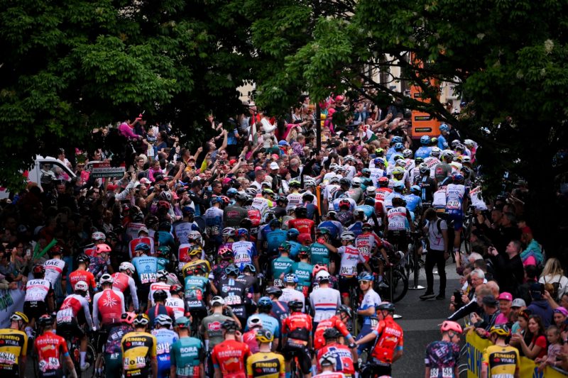 Peloton - 3e étape Tour d'Italie Giro 2022 - RCS Sport La Presse Marco Alpozzi