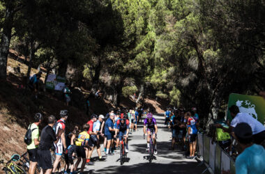 Dans la montée du Monastère de Tentudia, sur la 17e étape du Tour d’Espagne 2022 - Photo : ASO/Unipublic/Charly Lopez