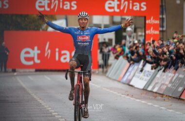023 Mathieu Van der Poel Vainqueur - Hommes - Cyclo-cross de Hulst 2022 - Alain Vandepontseele