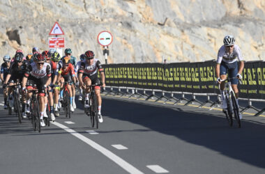 Attaque Luke Plapp 4e étape UAE Tour 2022 - RCS Sport La Presse