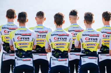 Intermarché-Circus Wanty 2023 - Photo de groupe de dos - Cyclingmedia Agency