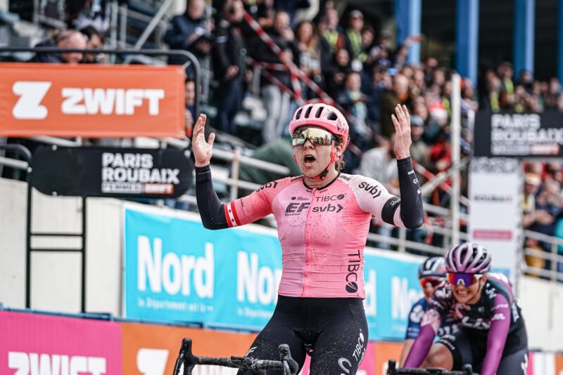 Alison Jackson Vainqueure Paris-Roubaix Femmes 2023 - ASO Thomas Maheux
