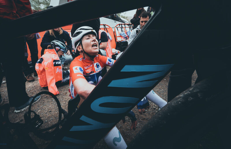 La championne du monde Annemiek van Vleuten (Movistar) après la 7e et dernière étape du Tour d’Espagne féminin 2023. - Photo : ASO/Unipublic/Cxcling/Antonio Baixauli