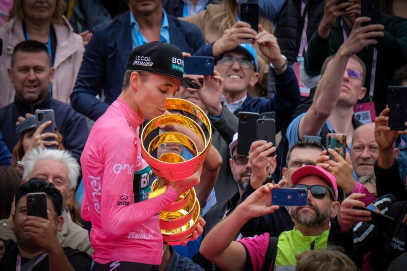 Jai Hindley Maillot rose Vainqueur Giro 2022 - RCS Sport La Presse