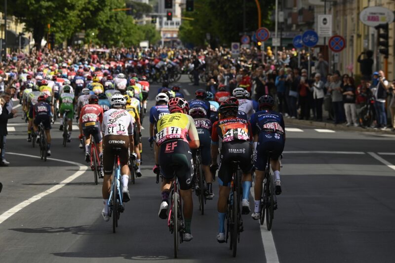 Peloton 2e étape Tour d'Italie Giro 2023 - RCS Sport La Presse Fabio Ferrari