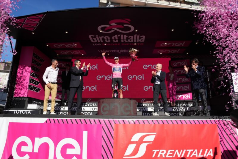 Remco Evenepoel Maillot Rose Podium - 1re étape Tour d'Italie Giro 2023 - RCS Sport La Presse