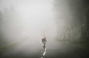 Le Français Anthony Delaplace (Arkéa-Samsic) dans la descente du col de Soudet lors de la 5e étape du Tour de France 2023 - Photo : ASO/Pauline Ballet