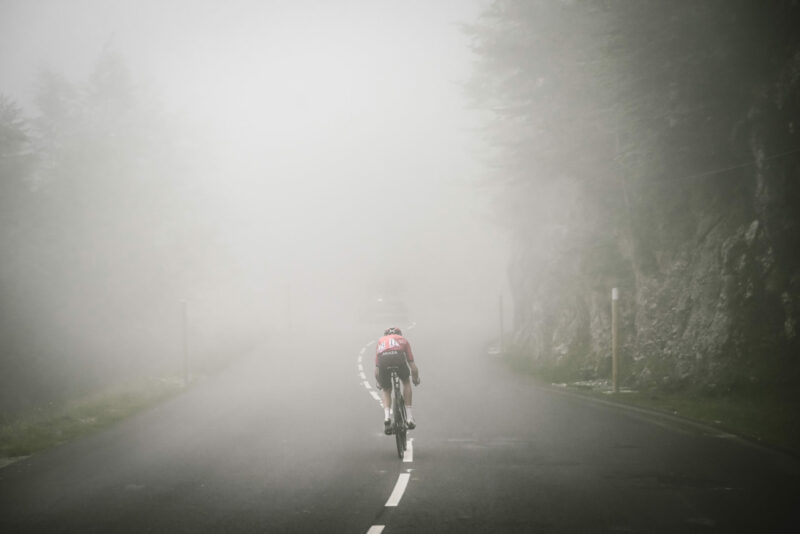 Le Français Anthony Delaplace (Arkéa-Samsic) dans la descente du col de Soudet lors de la 5e étape du Tour de France 2023 - Photo : ASO/Pauline Ballet