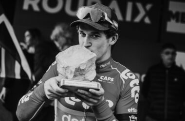Tijl De Decker (Lotto-Dstny) après sa victoire sur Paris-Roubaix espoirs, en mai 2023 - Photo : Lotto-Dstny