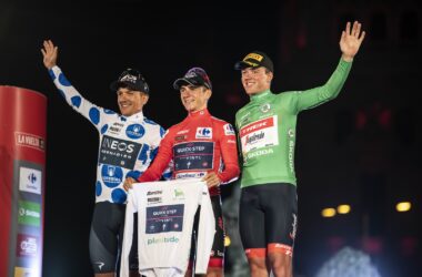 Richard Carapaz Remco Evenepoel Mads Pedersen - Vainqueurs Finaux Classements - Tour d'Espagne Vuelta 2022 - ASO Unipublic CHarly Lopez