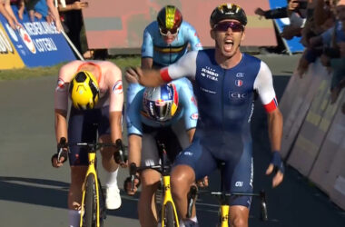 Le Français Christophe Laporte devient champion d’Europe de cyclisme sur route 2023 devant le Belge Wout van Aert, le Néerlandais Olav Kooij et le Belge Arnaud De Lie. - Photo : capture Eurosport
