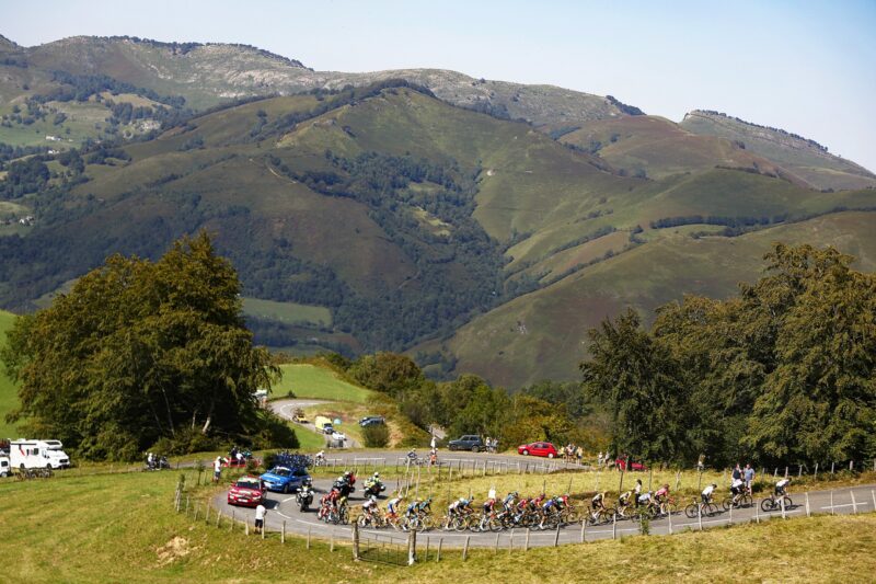 Peloton Col de la Hourcère - 14e étape Tour d'Espagne Vuelta 2023 - ASO Unipublic Sprint Cycling Agency
