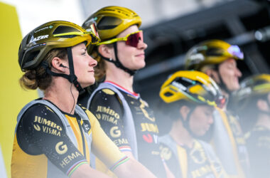 L'équipe féminine Jumbo-Visma au départ de la 2e étape du Tour de France Femmes 2023 - Photo : ASO/Charly Lopez