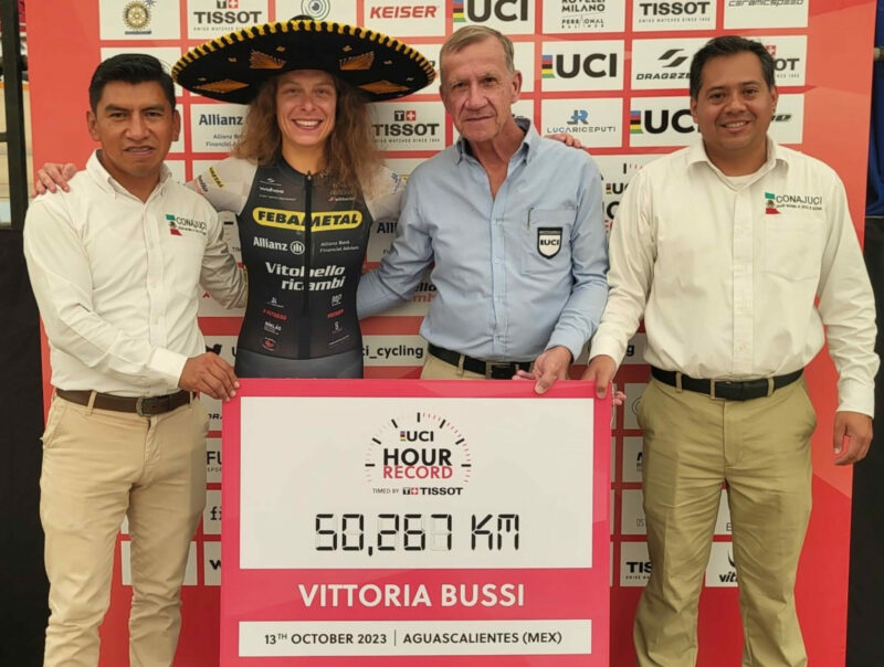 L'Italienne Vittoria Bussi après son record de l'heure à Aguascalientes, le 13 octobre 2023. - Photo : UCI/Tania Marquez