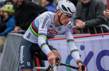 Le champion du monde Mathieu van der Poel (Alpecin-Deceuninck) lors de la Coupe du monde de cyclo-cross à Anvers, le 23 décembre 2023. - Photo : Alain Vandepontseele/Alain VDP Photography