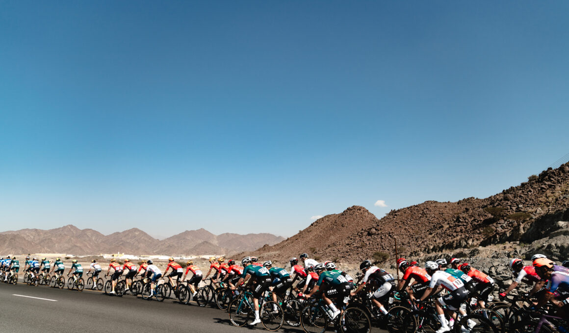 Peloton - 2e étape Tour d'Oman 2024 - Photo : ASO/Oman Cycling Organisation/Thomas Maheux