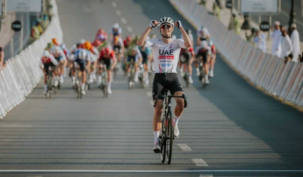 Le Néo-Zélandais Finn Fischer-Black (UAE Team Emirates) gagne en solitaire la 2e étape de la Muscat Classic - Photo : A.S.O./Oman Cycling Association/Pauline Ballet