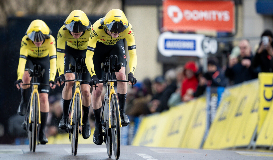 Les nouveaux casques de Visma | Lease a Bike ont été dévoilés lors de la 1re étape de Tirreno-Adriatico et, ici, sur la 3e étape de Paris-Nice. - Photo : ASO/Billy Ceusters