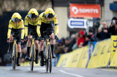 Les nouveaux casques de Visma | Lease a Bike ont été dévoilés lors de la 1re étape de Tirreno-Adriatico et, ici, sur la 3e étape de Paris-Nice. - Photo : ASO/Billy Ceusters